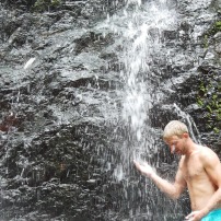 Douchen bij de waterval
